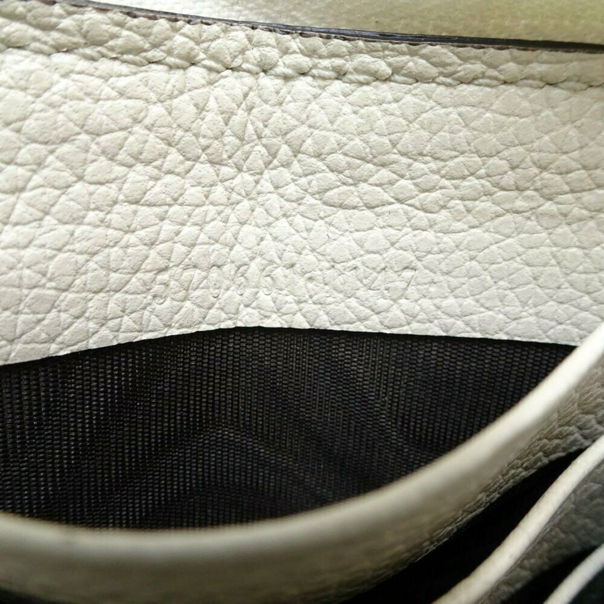 Gucci Zumi Mystic White Grainy Leather Continental Wallet 570661