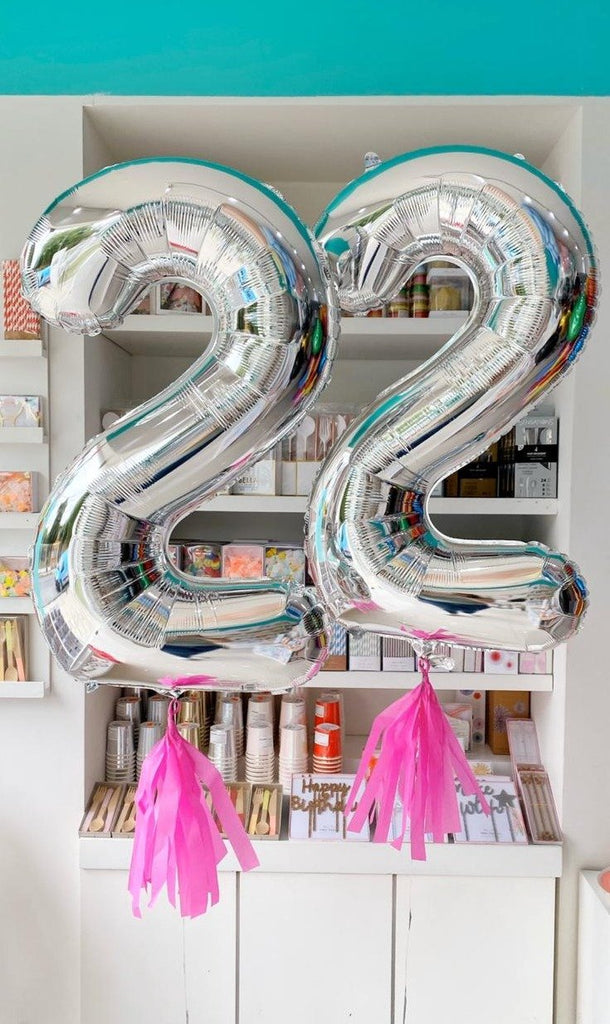 Global Globos Gigantes - Colores intensos ✨ . . . . . Par de Numeros  gigantes, 5 chrome, 2 metalicos, globo Burbuja confeti. . . . . . #numeros  #bouquetdeglobos #globos #numerosgigantes #globosgigantes  #globospersonalizados #globosgigantespozarica