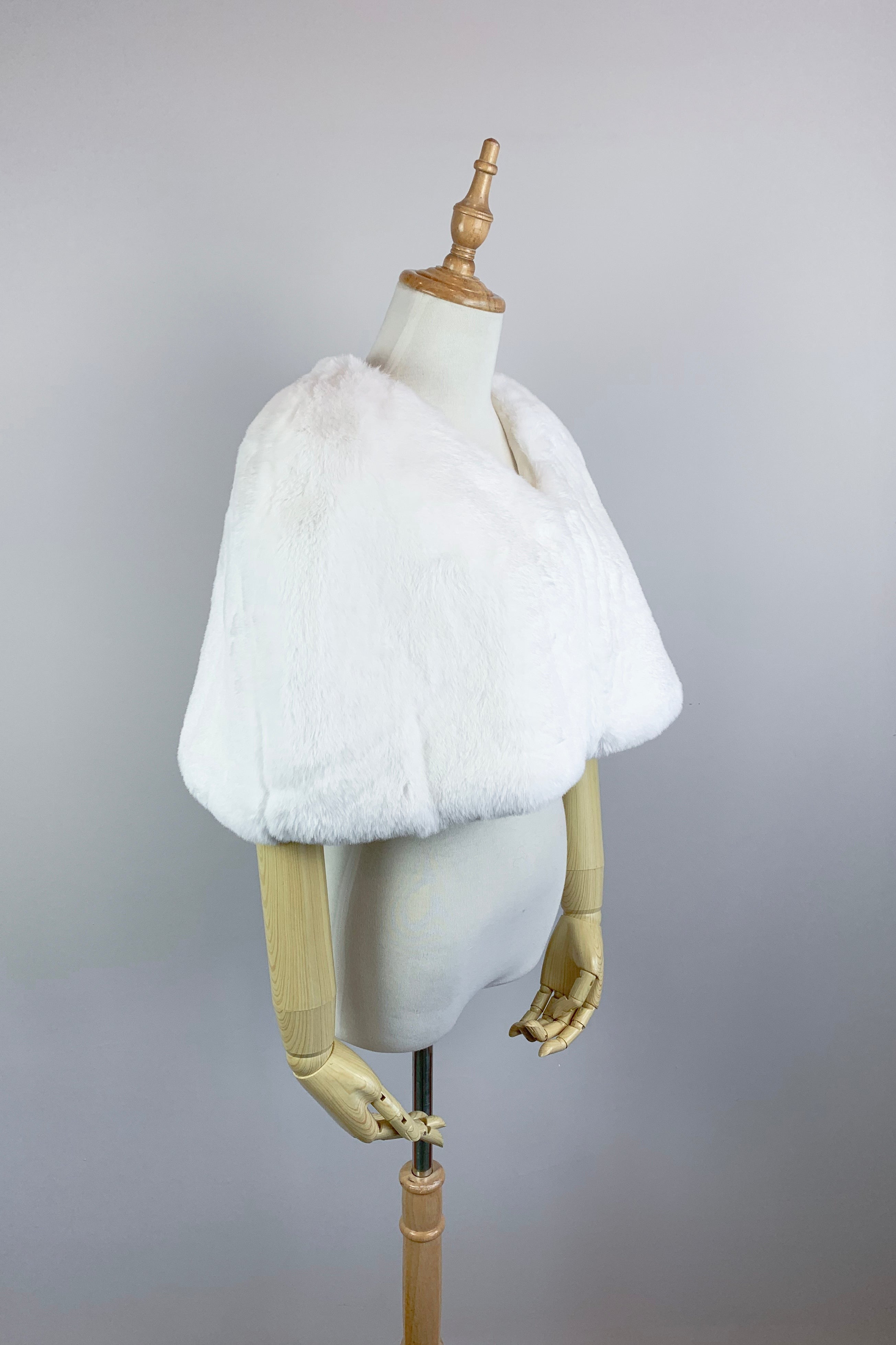 Ivory White Faux Fur Bridal Cape (Georgina Wht05) – Sissily Designs