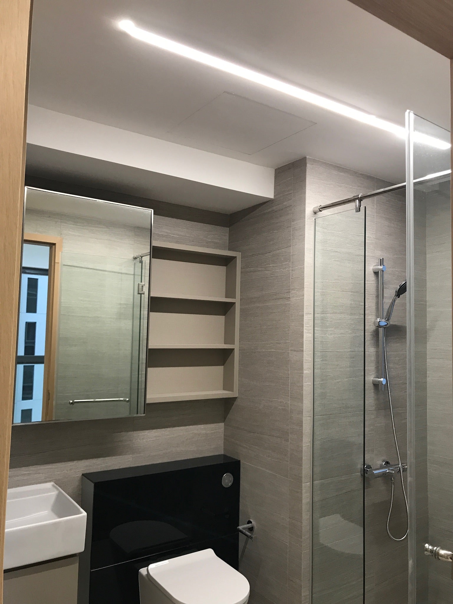 linear led bathroom lighting