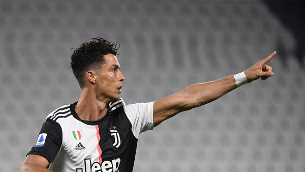 Juventus football player Cristiano Ronaldo haircut - high fade and curly hair 