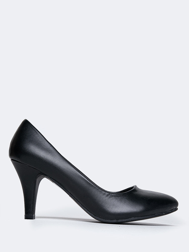 black stilettos round toe