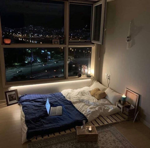 Pallet tumblr bed with city background