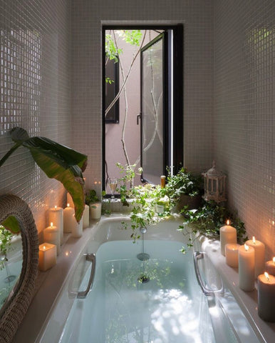 Bath with candles and plants 