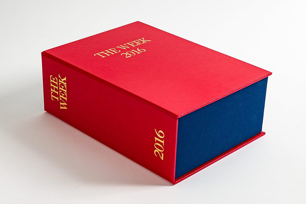 boîte de rangement de magazines sur mesure pour le magazine The Week en rouge et bleu avec feuille d'or personnalisée