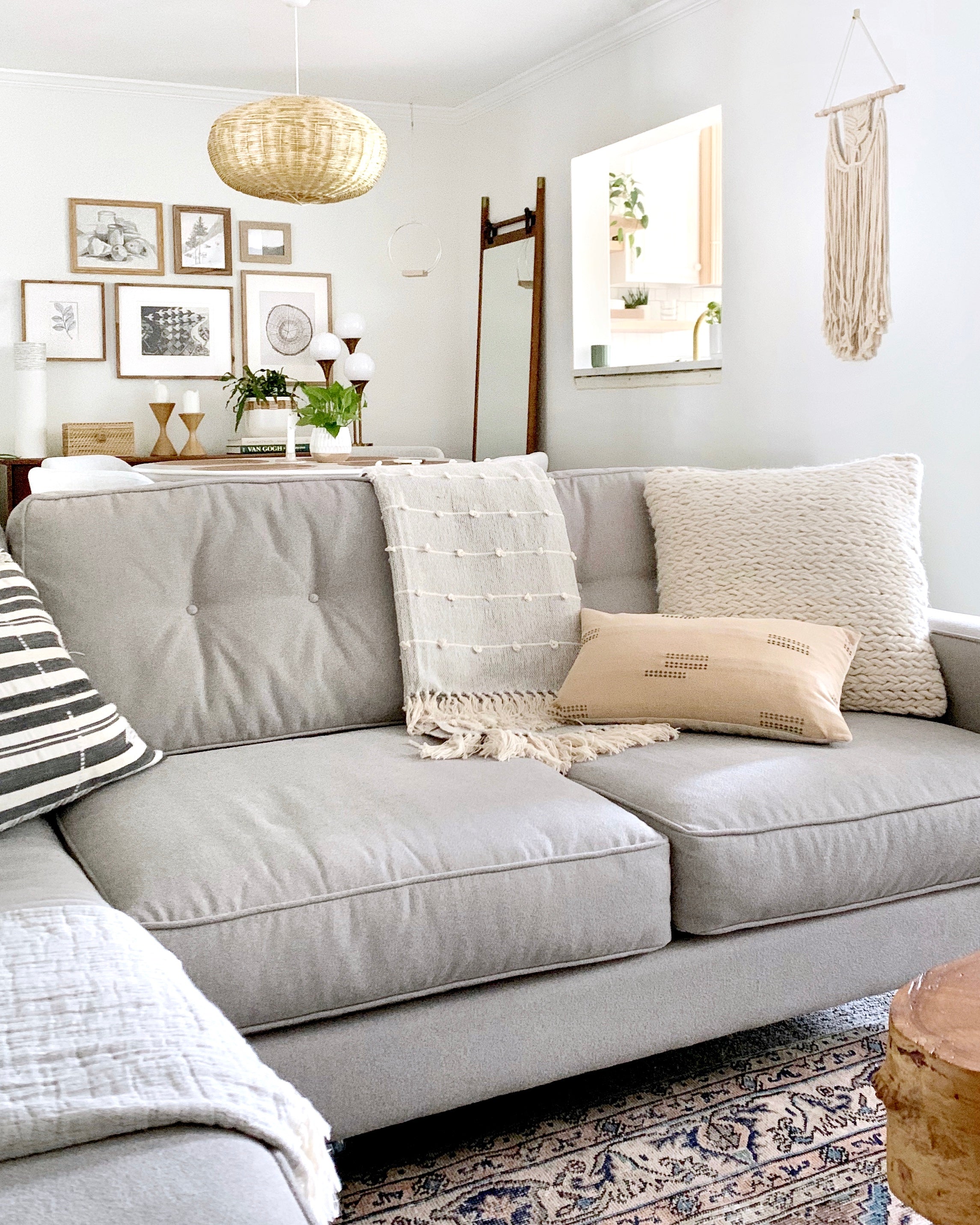 5 Ways to Style a Throw Blanket on a Sofa