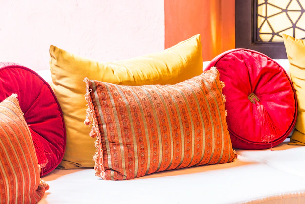 Choose the right decorative pillows