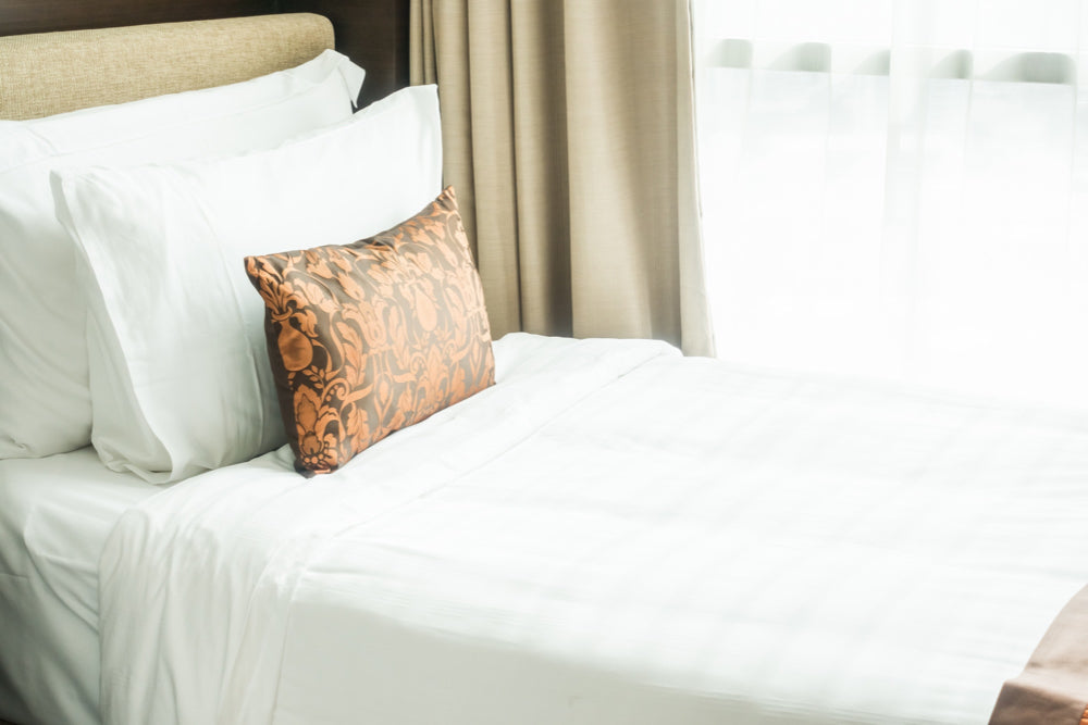 How to Arrange Bed Pillows