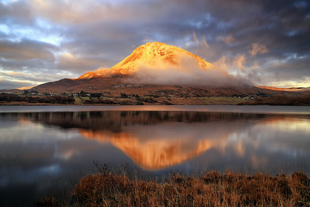 A pink sunset falling on Mount Errigal (Derryveagh Mountains) in the Glenveagh National Park, County Donegal, Ireland. 