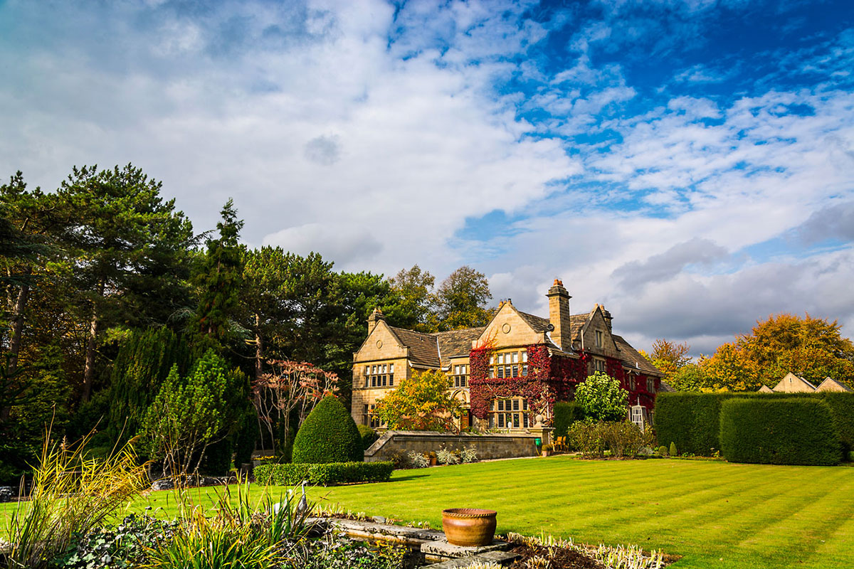 Situated between Curbar Edge and Chatsworth, Fischers Baslow Hall is a Michelin-starred restaurant in the bustling village of Baslow. This award-winning restaurant (and boutique hotel) is best known for its locally sourced ingredients and tasting menu.