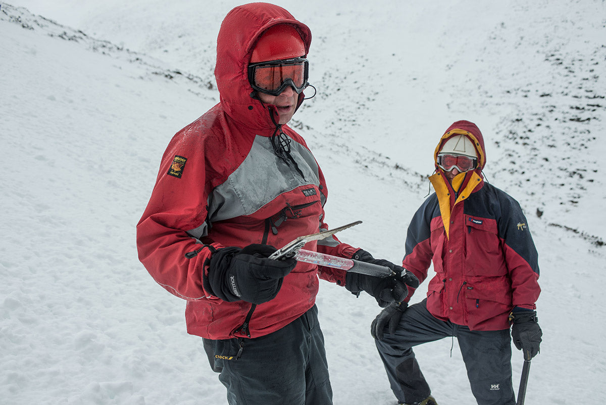 Holed Up | Snow Holing in the Cairngorms