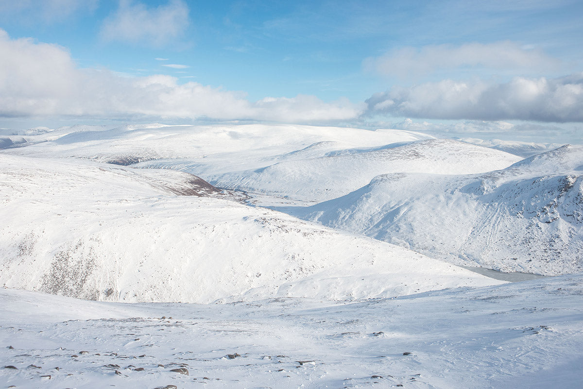 Snow Holing in the Cairngorms
