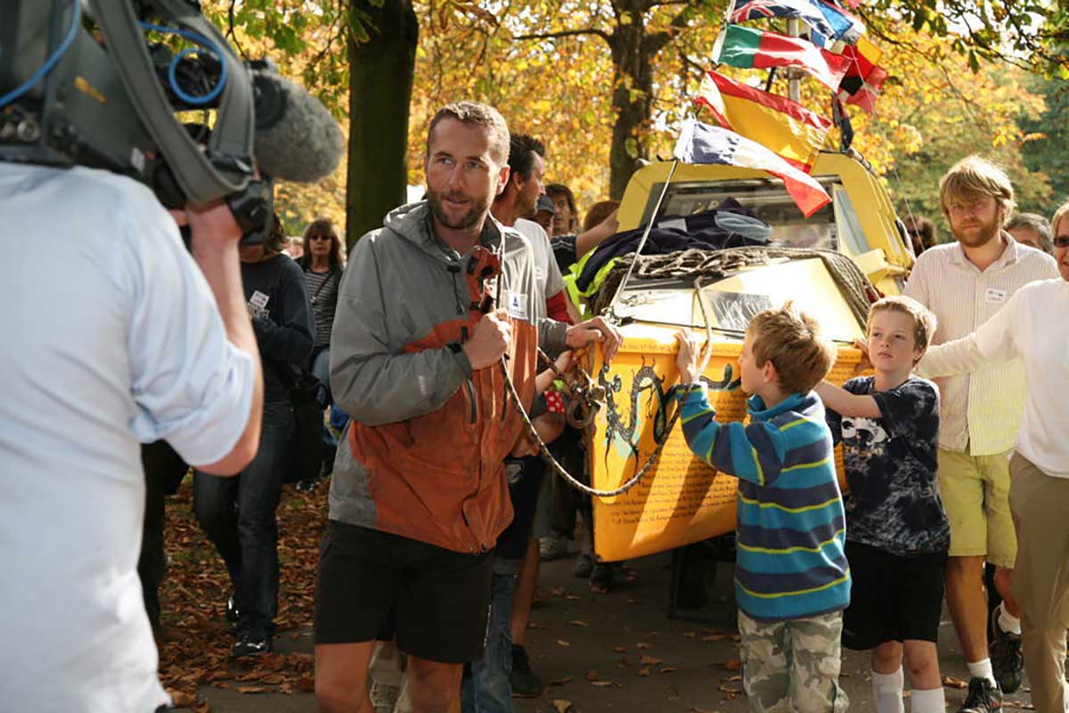 Jason Lewis arriving home, Moksha, Greenwich