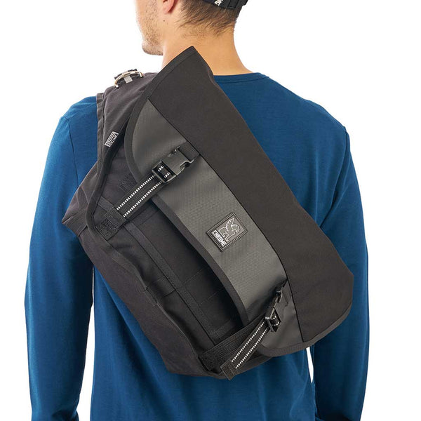 Chrome Industries | Mini Metro Messenger Bag | Courier Bag | All Black ...