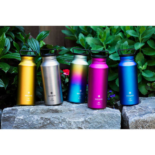 https://cdn.shopify.com/s/files/1/1482/7698/products/snow-peak-aurora-bottle-water-bottles-800ml-titanium-tw-800-29471799476391_530x.jpg?v=1686837645