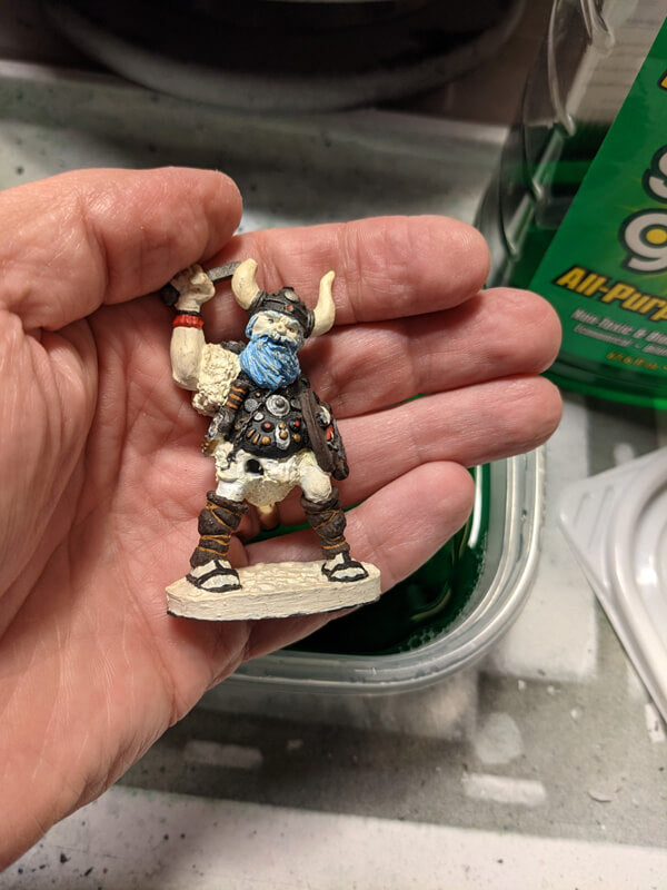 Remove paint from miniatures