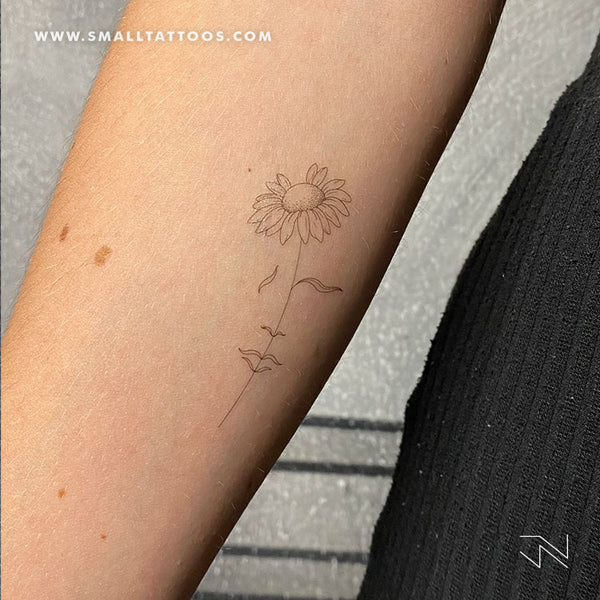 34 Traditional Daisy Flowers Tattoos Designs On Back  Tattoo Designs   TattoosBagcom