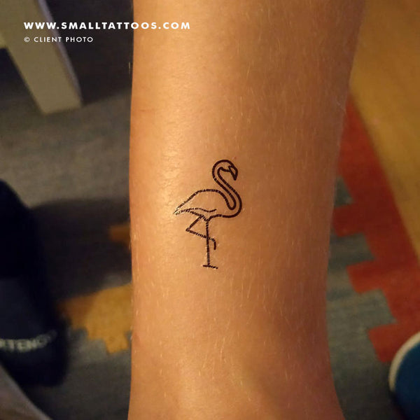 Flamingo Bird Pink Silhouette Drawn in a Single Line on a White Isolated  Background. Minimalist Style Stock Illustration - Illustration of element,  flat: 173032586
