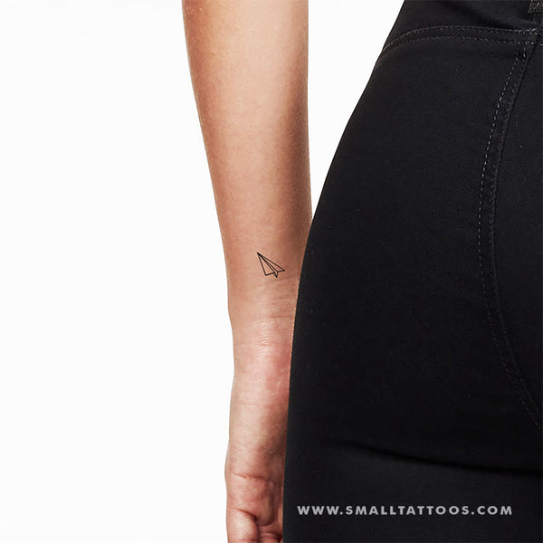 30 Small Tattoos for Travelers with Meanings || Wanderlust Tattoos with  Meanings || Paper Plane Tattoo | Tatuagem sombria, Tatuagem no ombro,  Tatuagem havaiana