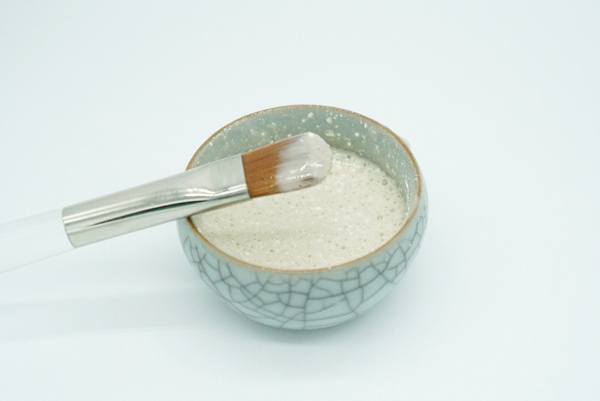 Pearl Powder Brightening Mineral Face Mask (3 Easy Ingredients)