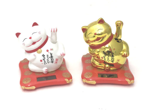 asian cat figurine