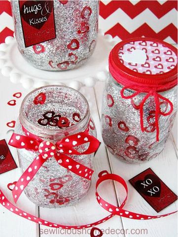 Valentine's Day Mason Jar Ideas That'll Brighten Your Home This