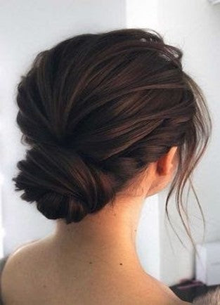 Chignon with twisted sides for your date night 