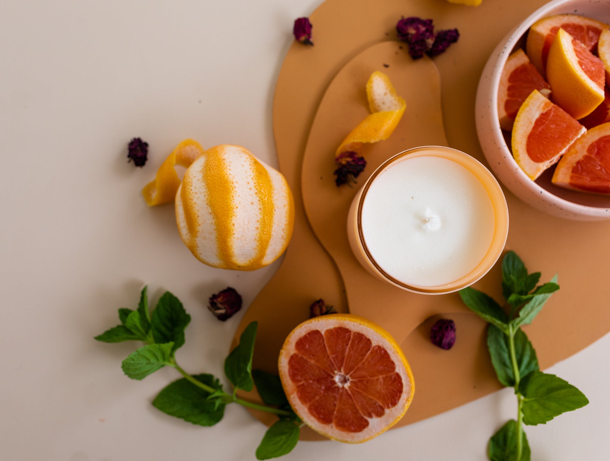 One of Standard Wax’s best selling fragrances is Grapefruit Mint. Perfect for brightening up your living areas, this citrusy fragrance is equally fruity and earthy. Notes of refreshing mint, tangy grapefruit, lavender and rose all combine to put you in that summer state of mind, no matter the time of year.