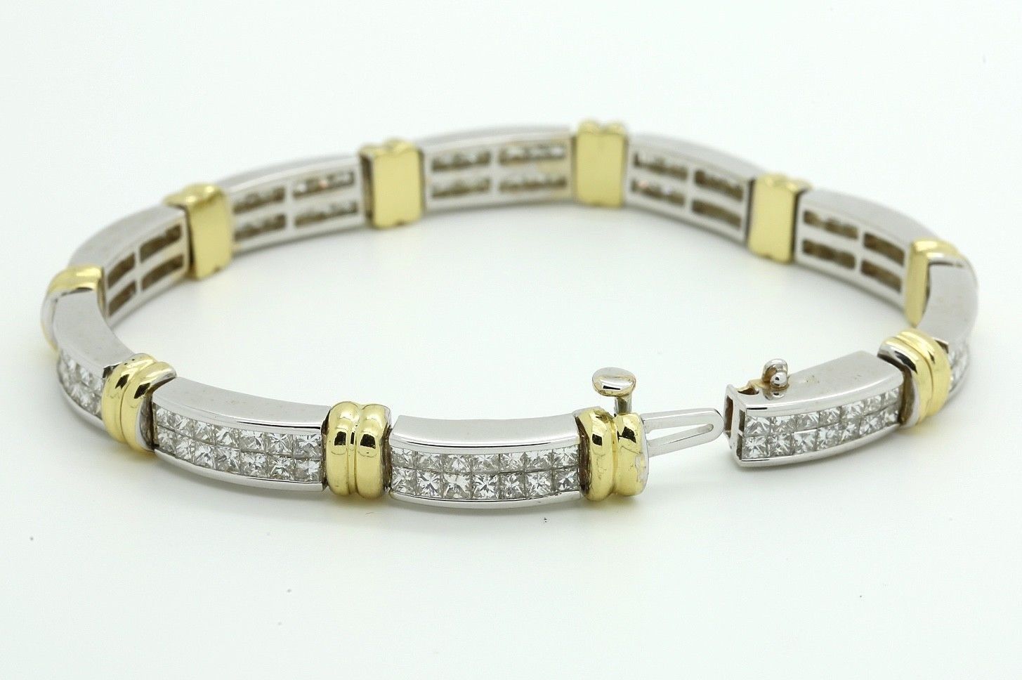 Diamond Bracelet set with 140 Princess Cut Diamonds 5 TCW, in 14k Gold