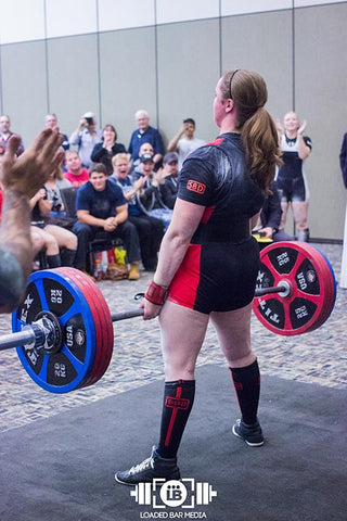 Femme Powerlifter en compétition