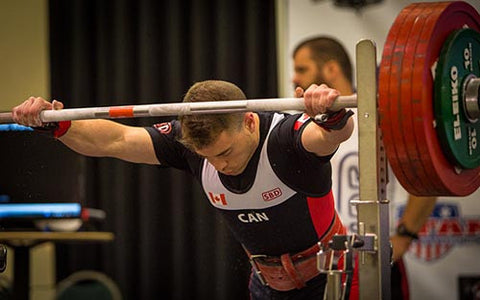 Homme Powerlifter se préparant à soulever à la compétition