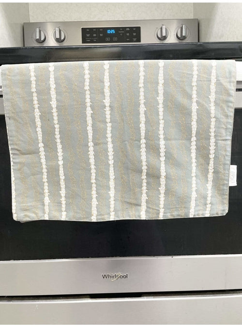 https://cdn.shopify.com/s/files/1/1491/3578/products/laha-ole-home-pikake-lei-tea-towel-in-grey-29002083762264_500x.jpg?v=1639592739