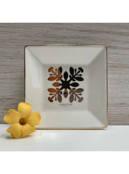 https://cdn.shopify.com/s/files/1/1491/3578/products/laha-ole-home-puakenikeni-quilt-jewelry-dish-29543458308184_500x.jpg?v=1652255003