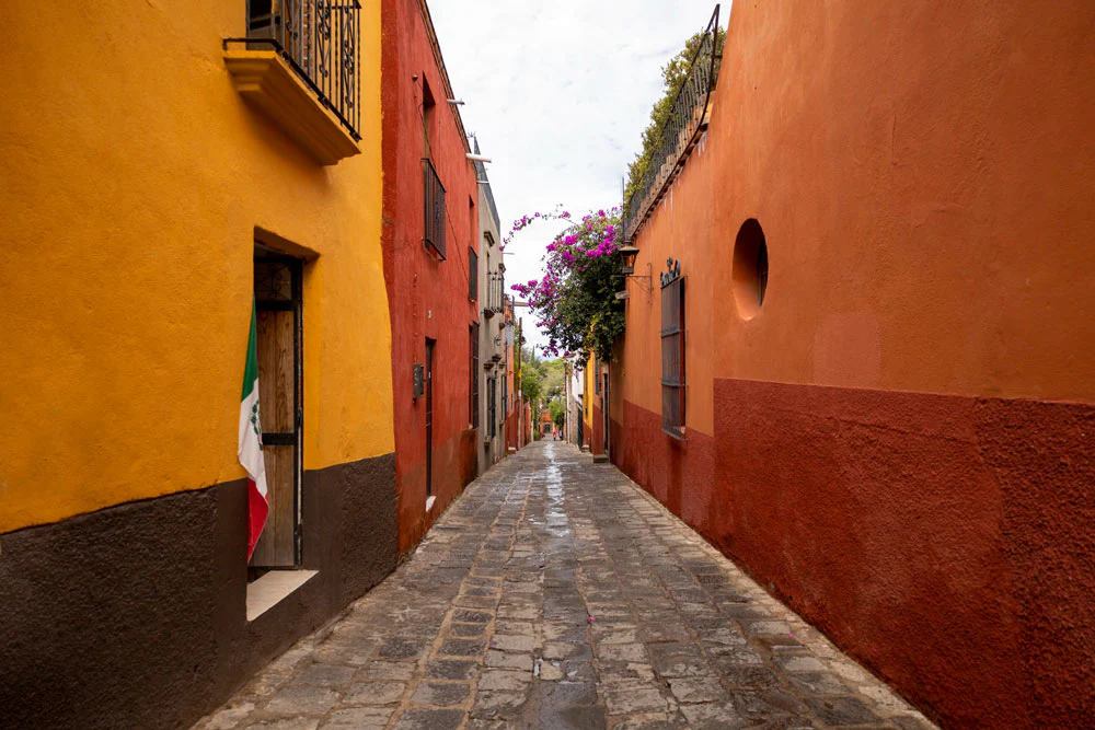 2-A-back-street-in-Puebla-featuring-Mexican-architecture