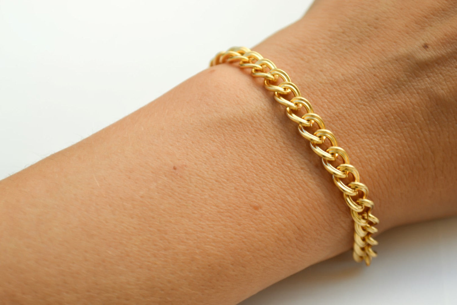 gold wrist chain for ladies