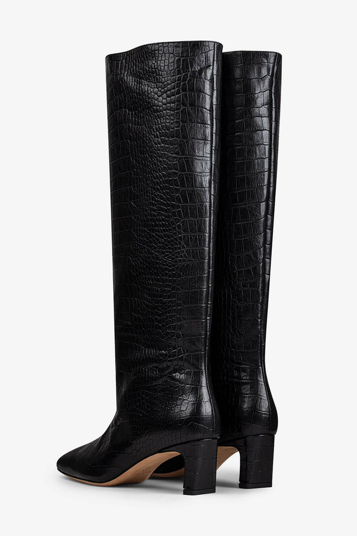 croc boots black