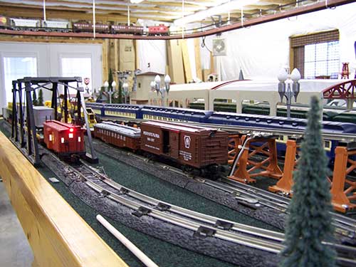 Flashing rear end of model train