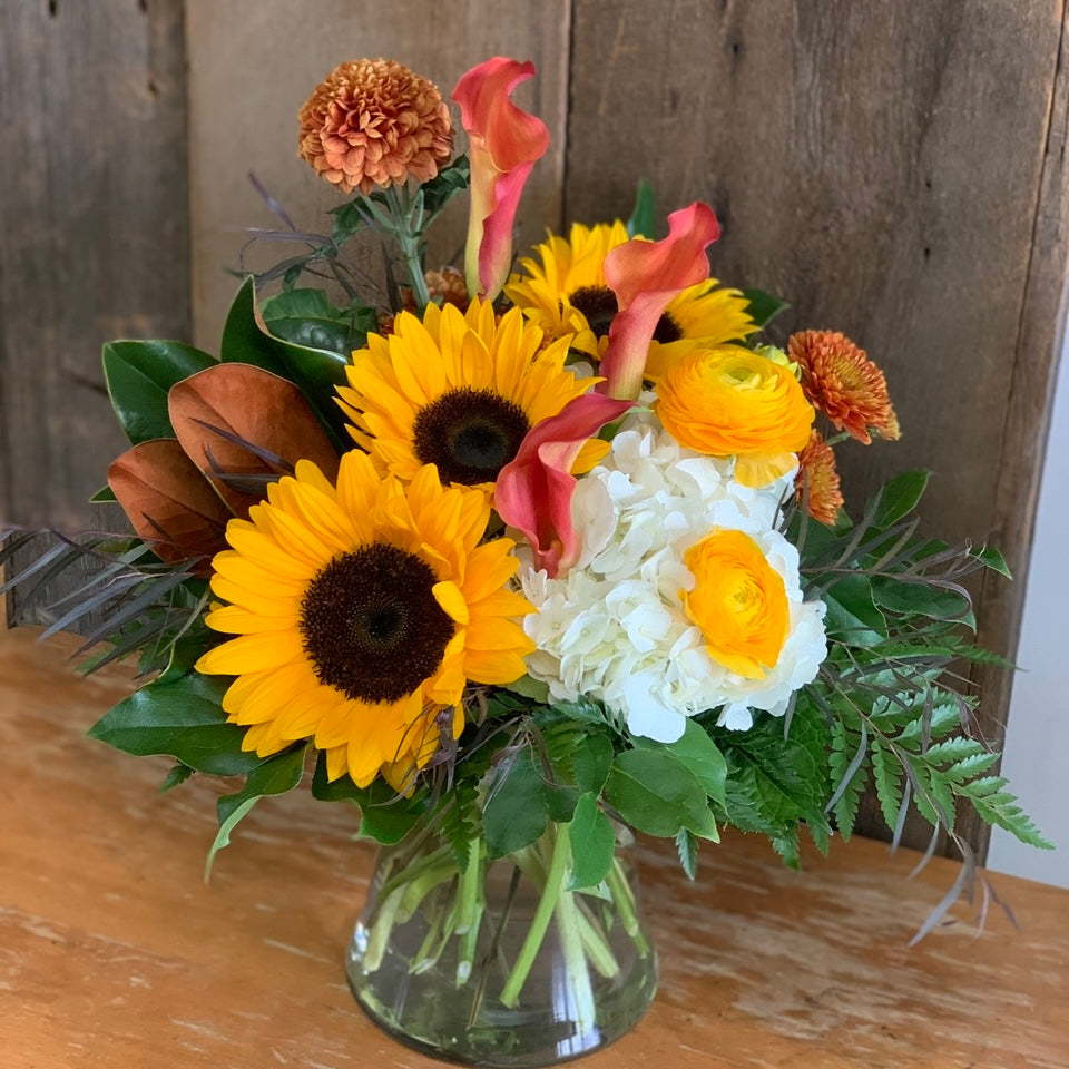 Vintage Teacup Centerpiece – The Village Green Flower Shop