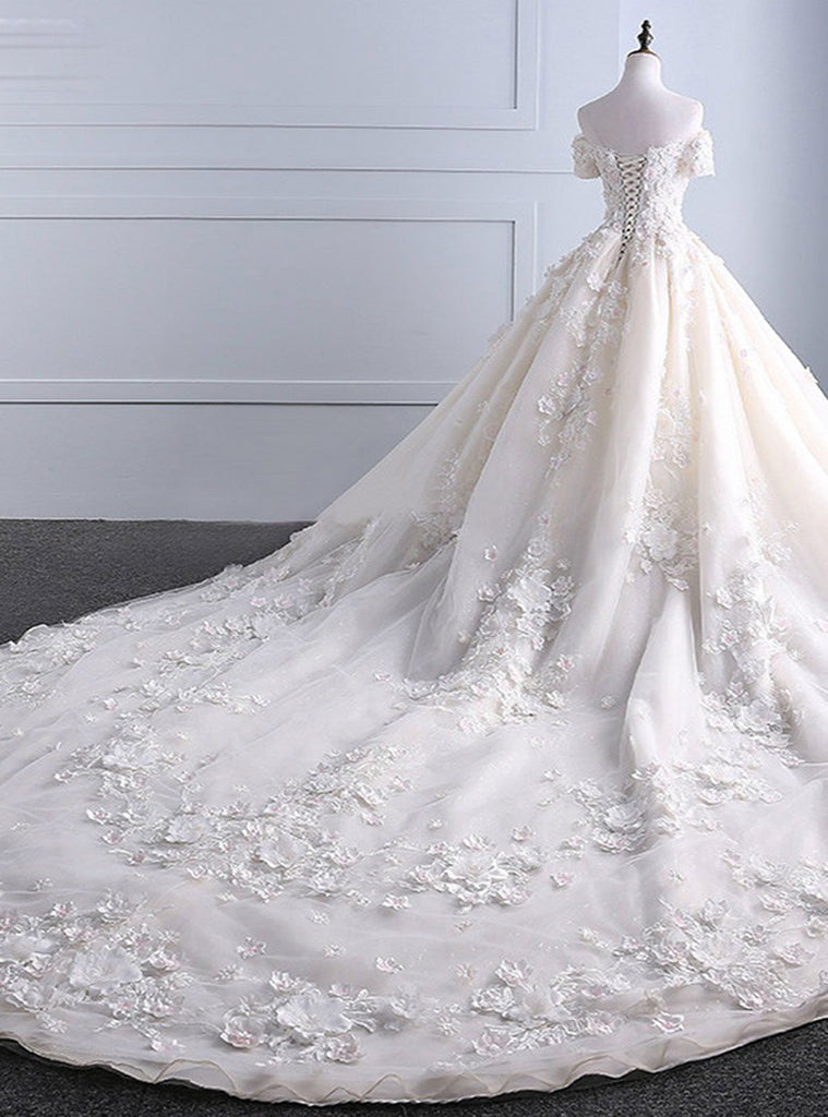 wedding dress with long trainphoto