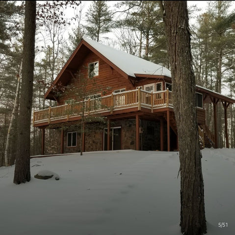 Cabin located in Jay, NY in the winter