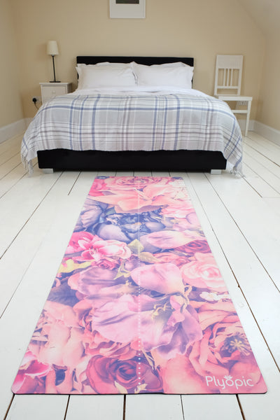 Camera da letto con tappetino floreale pliopico