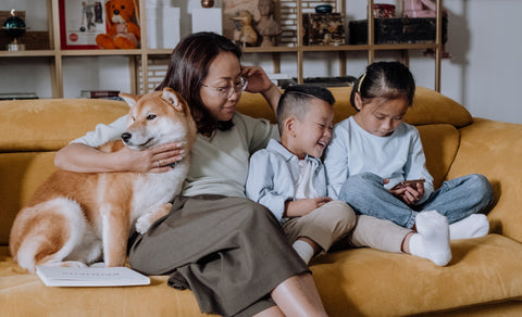 mom teaching kids about phones memeeno blog