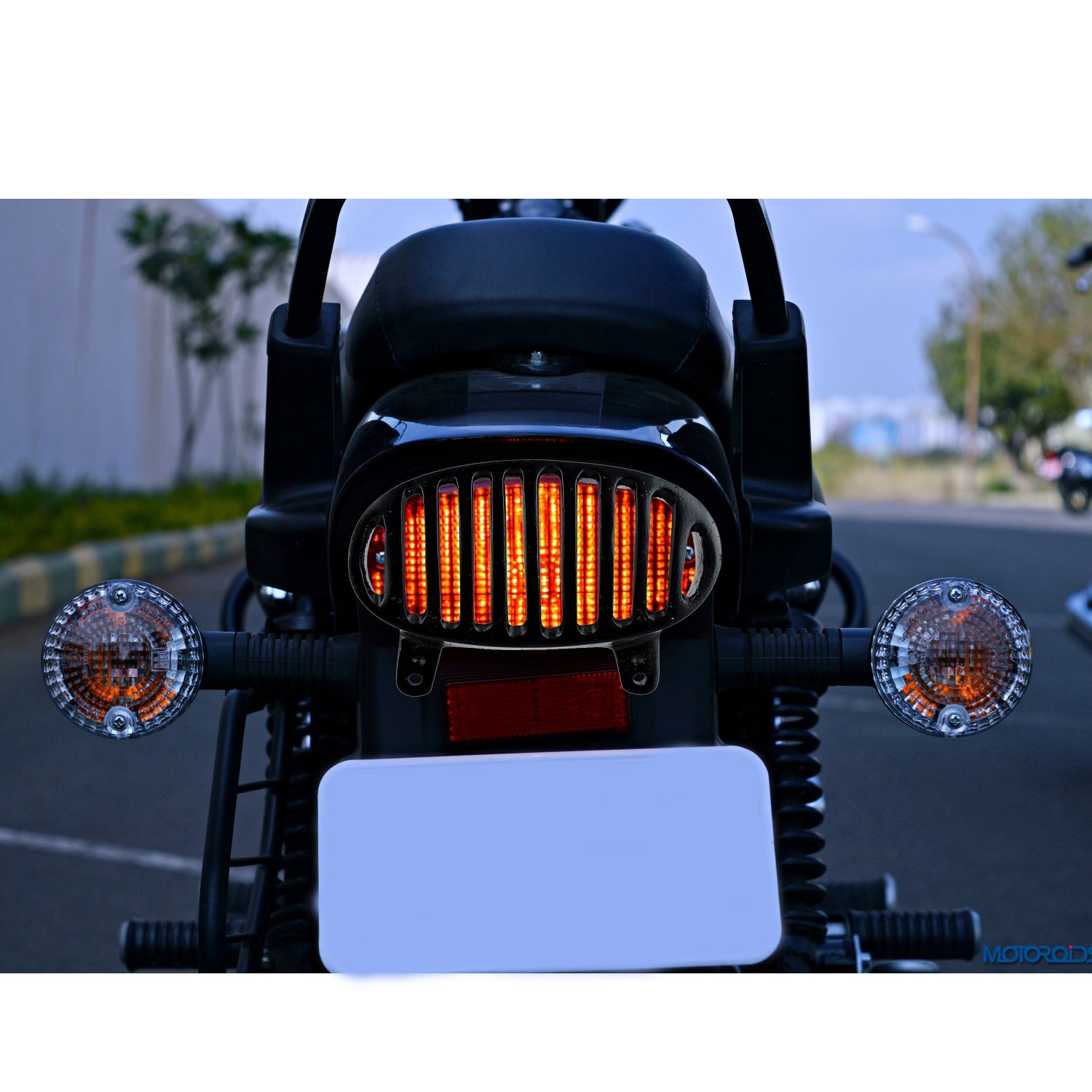 bajaj avenger back light price