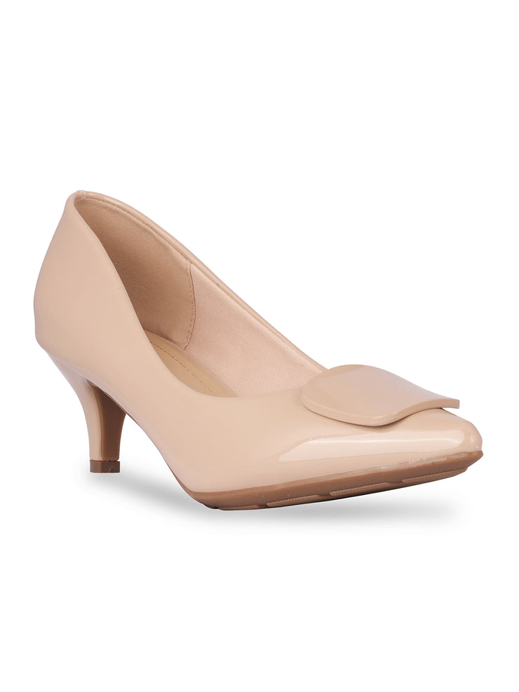 nude pointed pumps