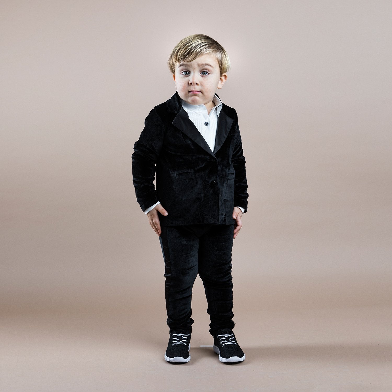 THE ULTIMATE TUXEDO - BLACK & WHITE