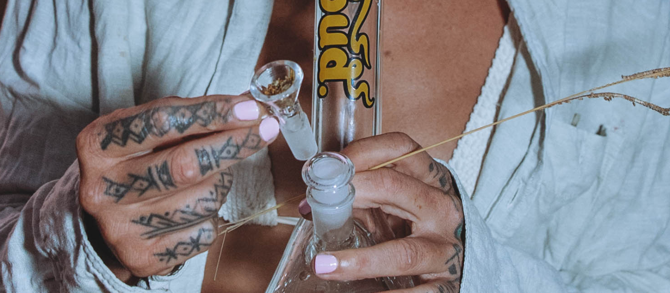 Glass cone piece and bong