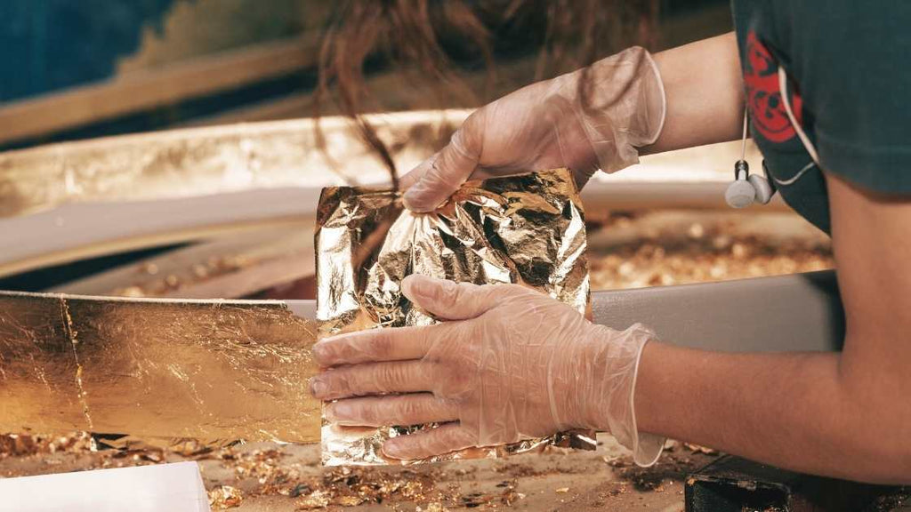 The Making and careful handling of gold leaf 