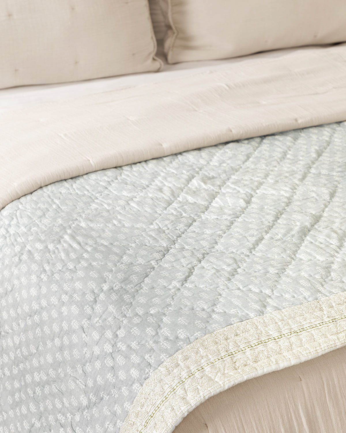 Quilt with Regatta Block Print