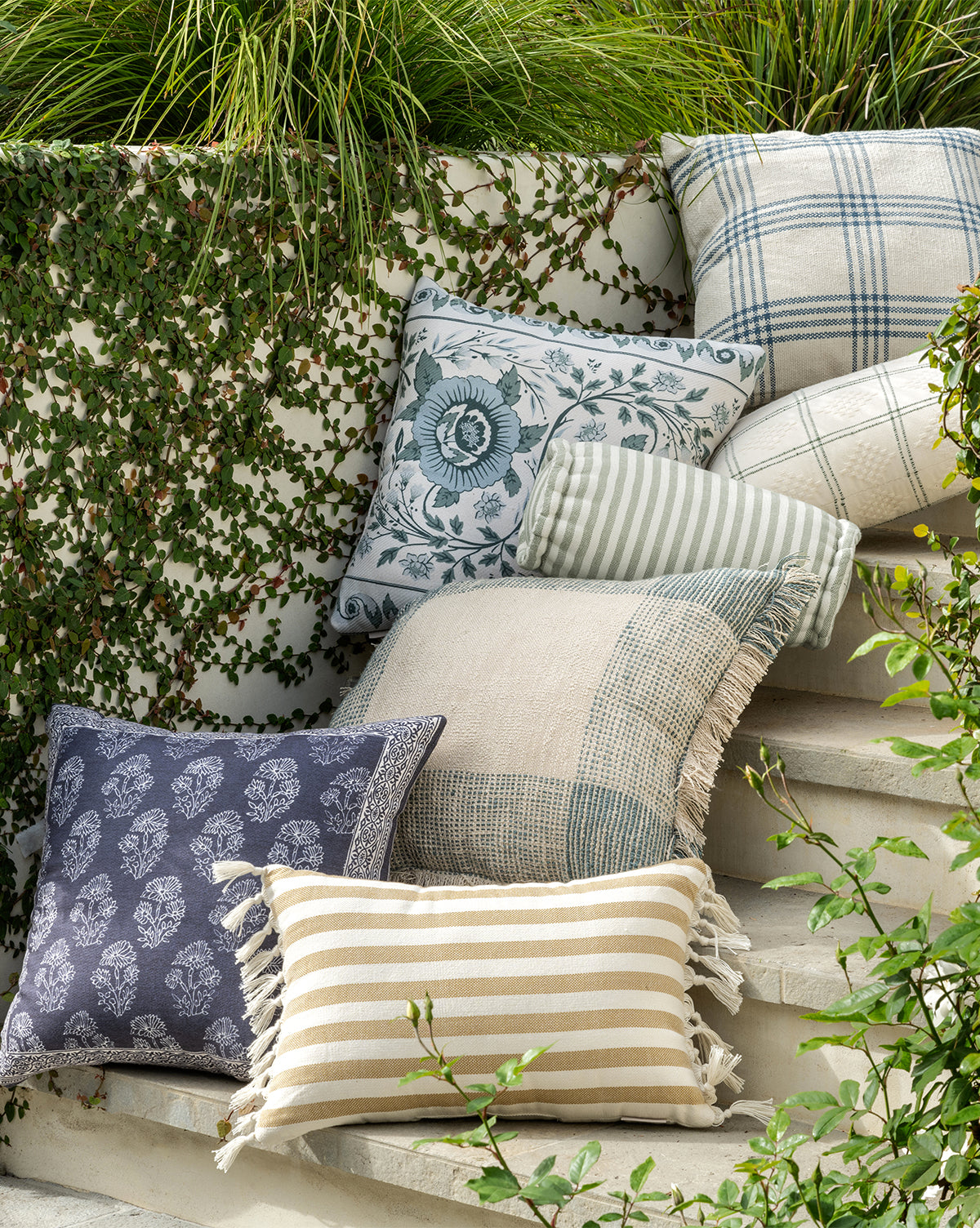 Versatile Conlin Pillow for Indoor and Outdoor Use