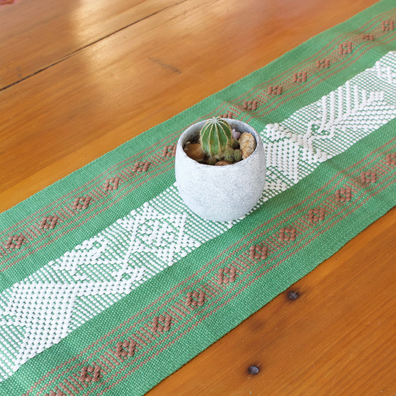 table runner for small table